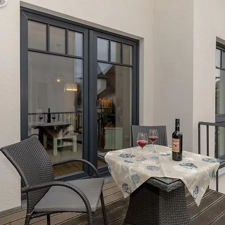 Camenia Apartment *